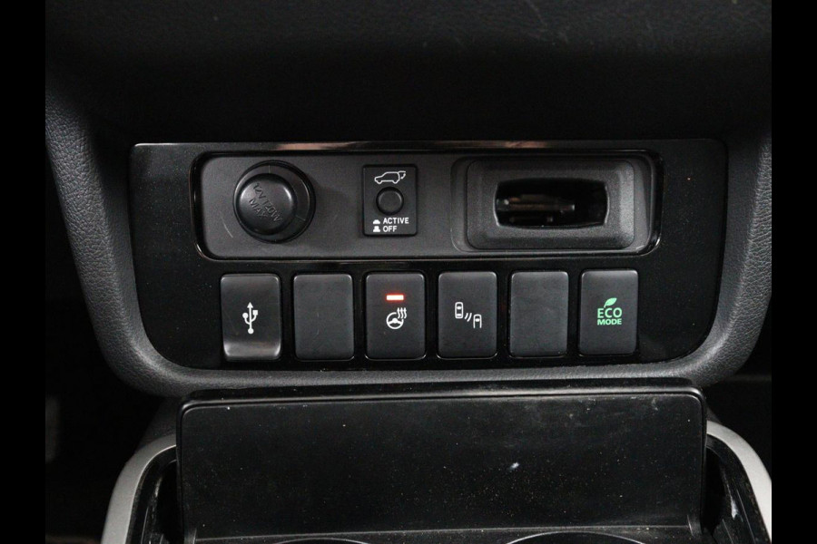 Mitsubishi Outlander 2.4 PHEV Intense+ | Schuifdak | Stoel & stuurverwarming | 360 camera | Trekhaak | Half leder | Carplay | Navigatie | Climate control