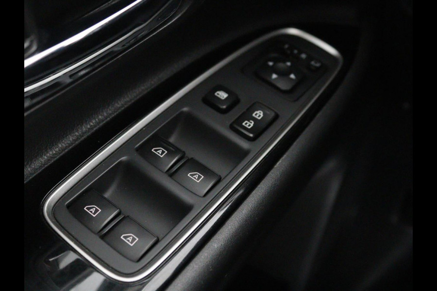 Mitsubishi Outlander 2.4 PHEV Intense+ | Schuifdak | Stoel & stuurverwarming | 360 camera | Trekhaak | Half leder | Carplay | Navigatie | Climate control