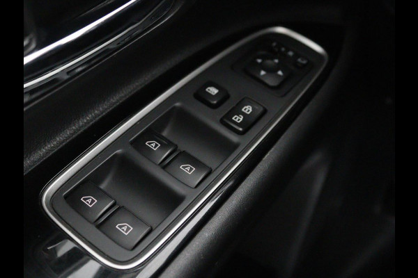 Mitsubishi Outlander 2.4 PHEV Intense+ | Schuifdak | Stoel & stuurverwarming | 360 camera | Trekhaak | Half leder | Carplay | Navigatie | Climate control