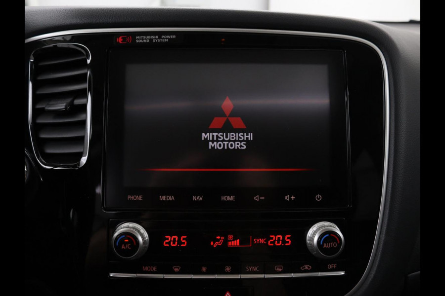 Mitsubishi Outlander 2.4 PHEV Intense+ | Schuifdak | Stoel & stuurverwarming | 360 camera | Trekhaak | Half leder | Carplay | Navigatie | Climate control