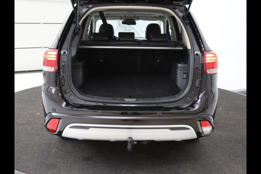 Mitsubishi Outlander 2.4 PHEV Intense+ | Schuifdak | Stoel & stuurverwarming | 360 camera | Trekhaak | Half leder | Carplay | Navigatie | Climate control