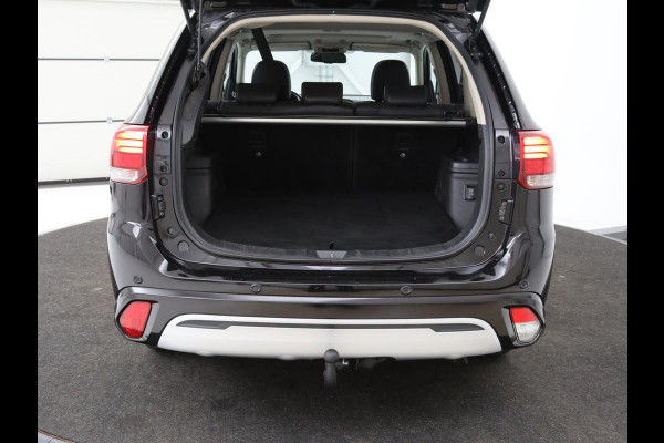 Mitsubishi Outlander 2.4 PHEV Intense+ | Schuifdak | Stoel & stuurverwarming | 360 camera | Trekhaak | Half leder | Carplay | Navigatie | Climate control