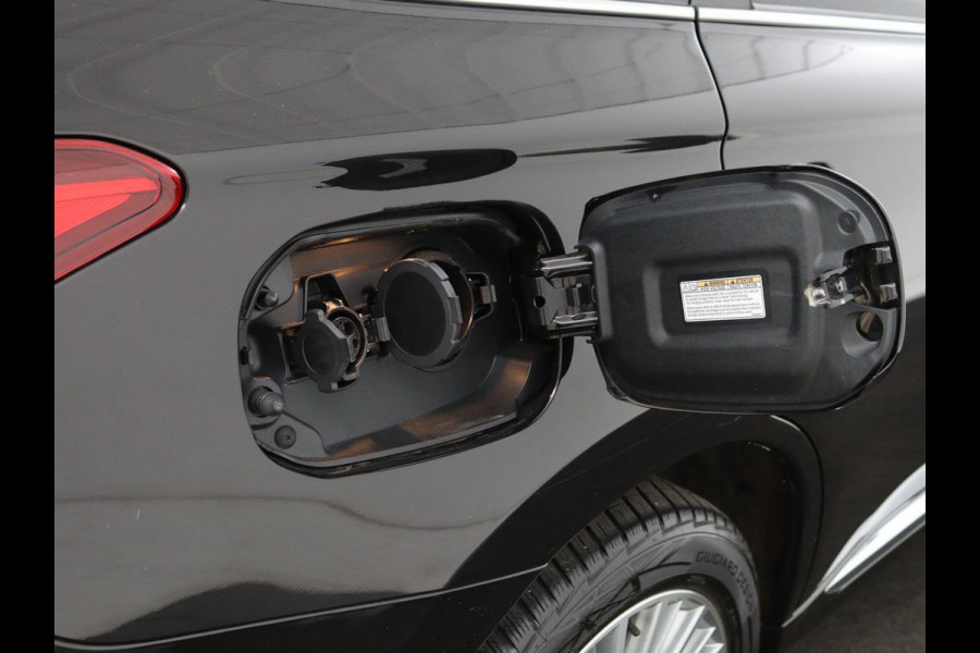 Mitsubishi Outlander 2.4 PHEV Intense+ | Schuifdak | Stoel & stuurverwarming | 360 camera | Trekhaak | Half leder | Carplay | Navigatie | Climate control