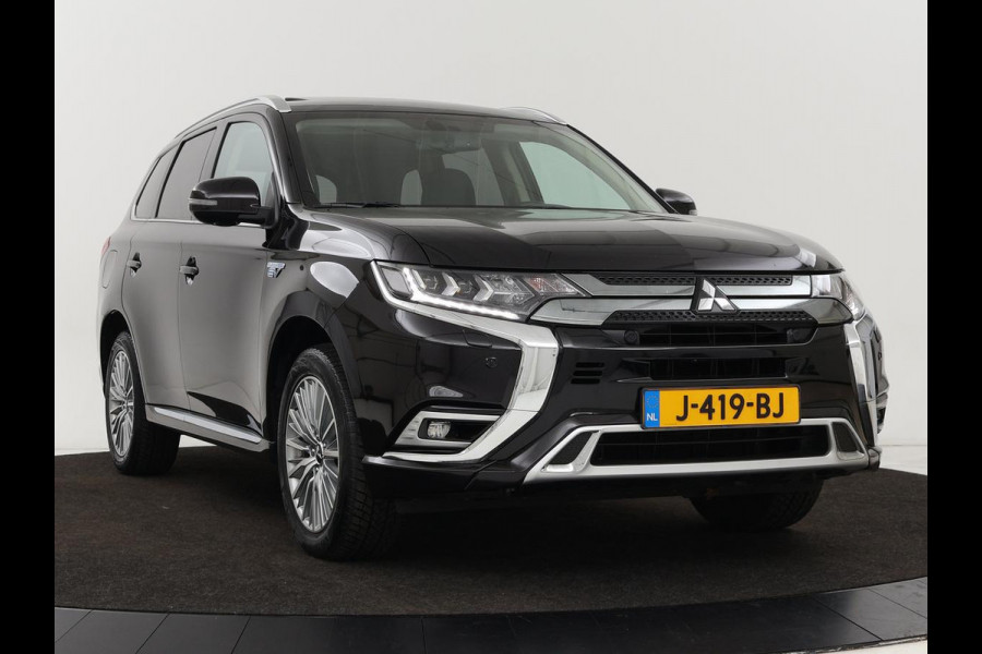 Mitsubishi Outlander 2.4 PHEV Intense+ | Schuifdak | Stoel & stuurverwarming | 360 camera | Trekhaak | Half leder | Carplay | Navigatie | Climate control