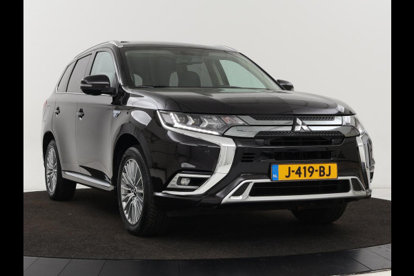 Mitsubishi Outlander 2.4 PHEV Intense+ | Schuifdak | Stoel & stuurverwarming | 360 camera | Trekhaak | Half leder | Carplay | Navigatie | Climate control