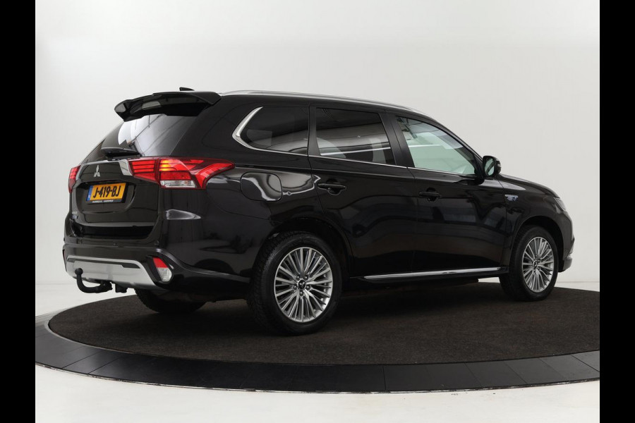 Mitsubishi Outlander 2.4 PHEV Intense+ | Schuifdak | Stoel & stuurverwarming | 360 camera | Trekhaak | Half leder | Carplay | Navigatie | Climate control