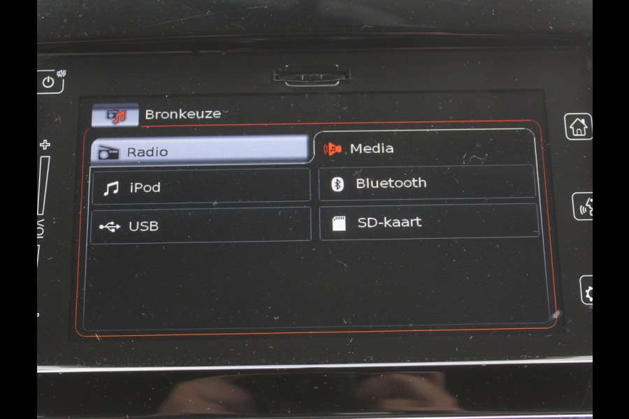Suzuki Vitara 1.6 Exclusive CRUISE | CLIMATE | CAMERA | AFNTREKHAAK | STOELVERW | CARPLAY | LED