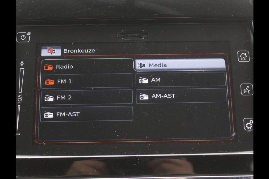 Suzuki Vitara 1.6 Exclusive CRUISE | CLIMATE | CAMERA | AFNTREKHAAK | STOELVERW | CARPLAY | LED