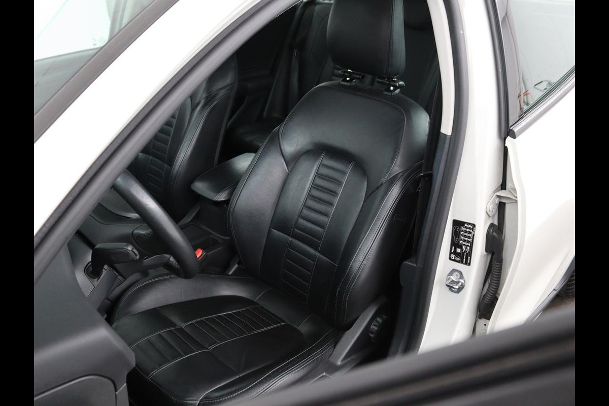 Ford Focus 1.0 EcoBoost Hybrid Active | Leder | Trekhaak | Camera | Carplay | Full LED | Keyless | Navigatie | Climate control Ford Focus 1.0 EcoBoost Hybrid Active | Leder | Trekhaak | Camera | Carplay | Full LED | Keyless | Navigatie | Climate control