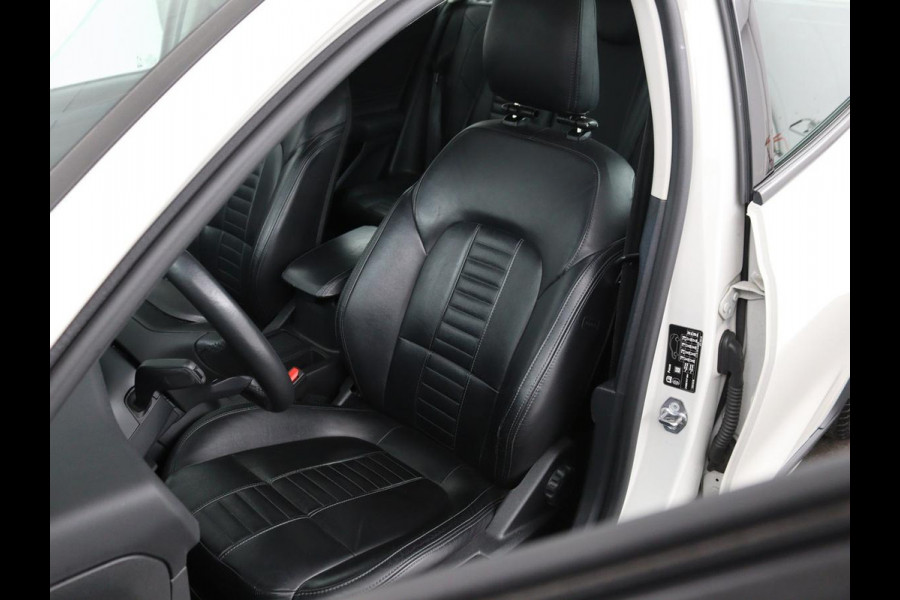 Ford Focus 1.0 EcoBoost Hybrid Active | Leder | Trekhaak | Camera | Carplay | Full LED | Keyless | Navigatie | Climate control