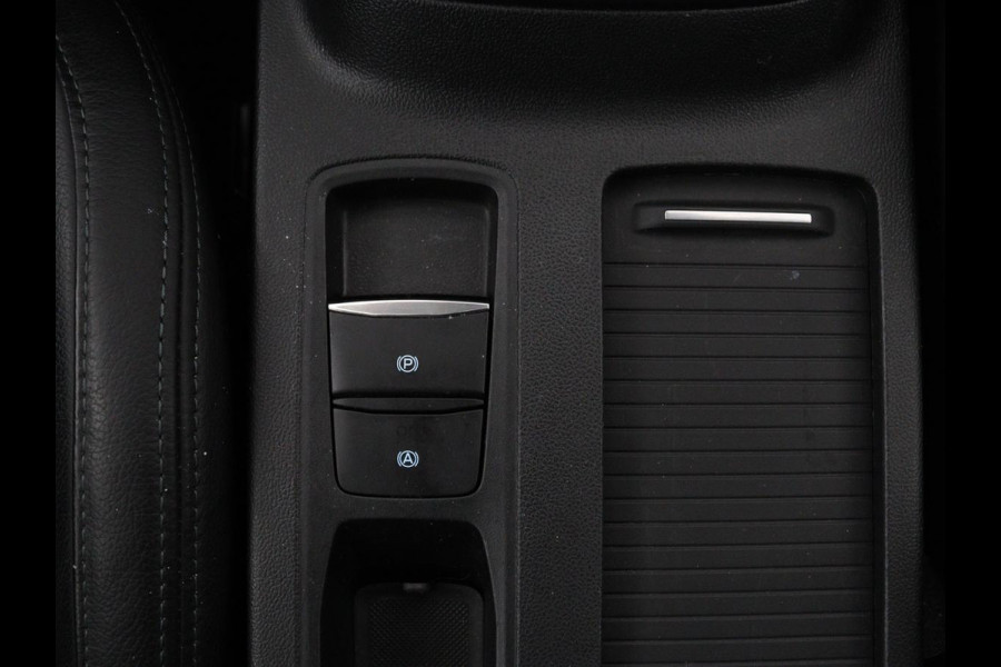 Ford Focus 1.0 EcoBoost Hybrid Active | Leder | Trekhaak | Camera | Carplay | Full LED | Keyless | Navigatie | Climate control