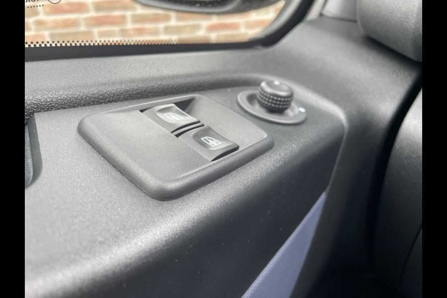 Opel Vivaro 1.6 CDTI E6 Edition 3 zits BPM Vrij! Lease €211 p/m, Trekhaak, Inrichting, Imperiaal, Airco, Cruise controle, Onderhoudshistorie aanwezig