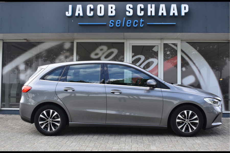 Mercedes-Benz B-Klasse 180 Business Solution Automaat / Airco / Camera / Navigatie / Lane assist / Cruise