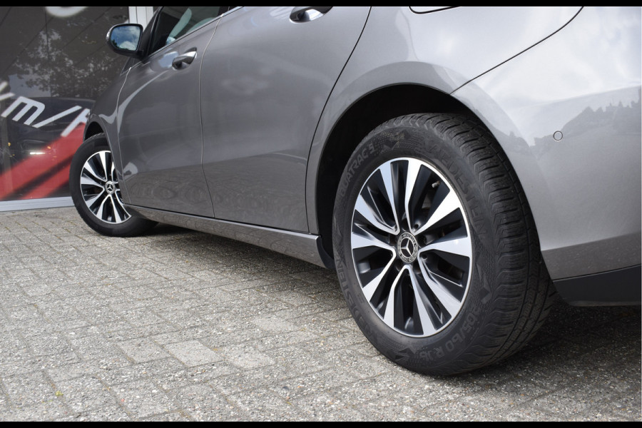 Mercedes-Benz B-Klasse 180 Business Solution Automaat / Airco / Camera / Navigatie / Lane assist / Cruise