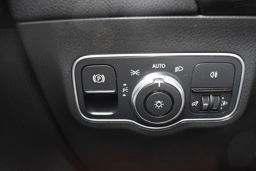 Mercedes-Benz B-Klasse 180 Business Solution Automaat / Airco / Camera / Navigatie / Lane assist / Cruise