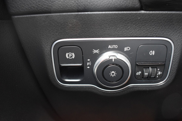 Mercedes-Benz B-Klasse 180 Business Solution Automaat / Airco / Camera / Navigatie / Lane assist / Cruise