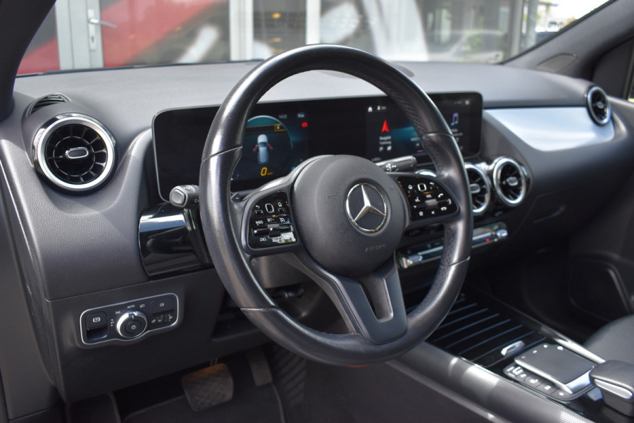 Mercedes-Benz B-Klasse 180 Business Solution Automaat / Airco / Camera / Navigatie / Lane assist / Cruise