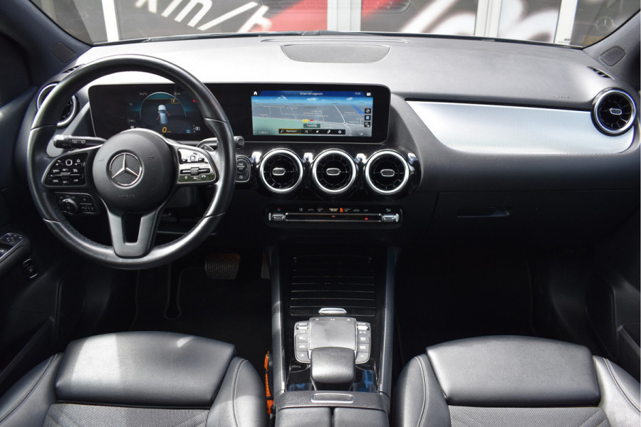 Mercedes-Benz B-Klasse 180 Business Solution Automaat / Airco / Camera / Navigatie / Lane assist / Cruise
