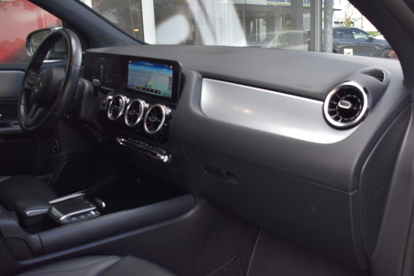 Mercedes-Benz B-Klasse 180 Business Solution Automaat / Airco / Camera / Navigatie / Lane assist / Cruise