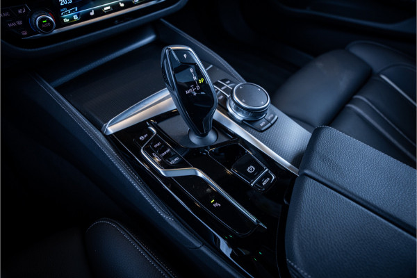 BMW 5 Serie Touring 530i Business Edition Plus - M Sport Performance | Panorama | Memory | HUD | ACC