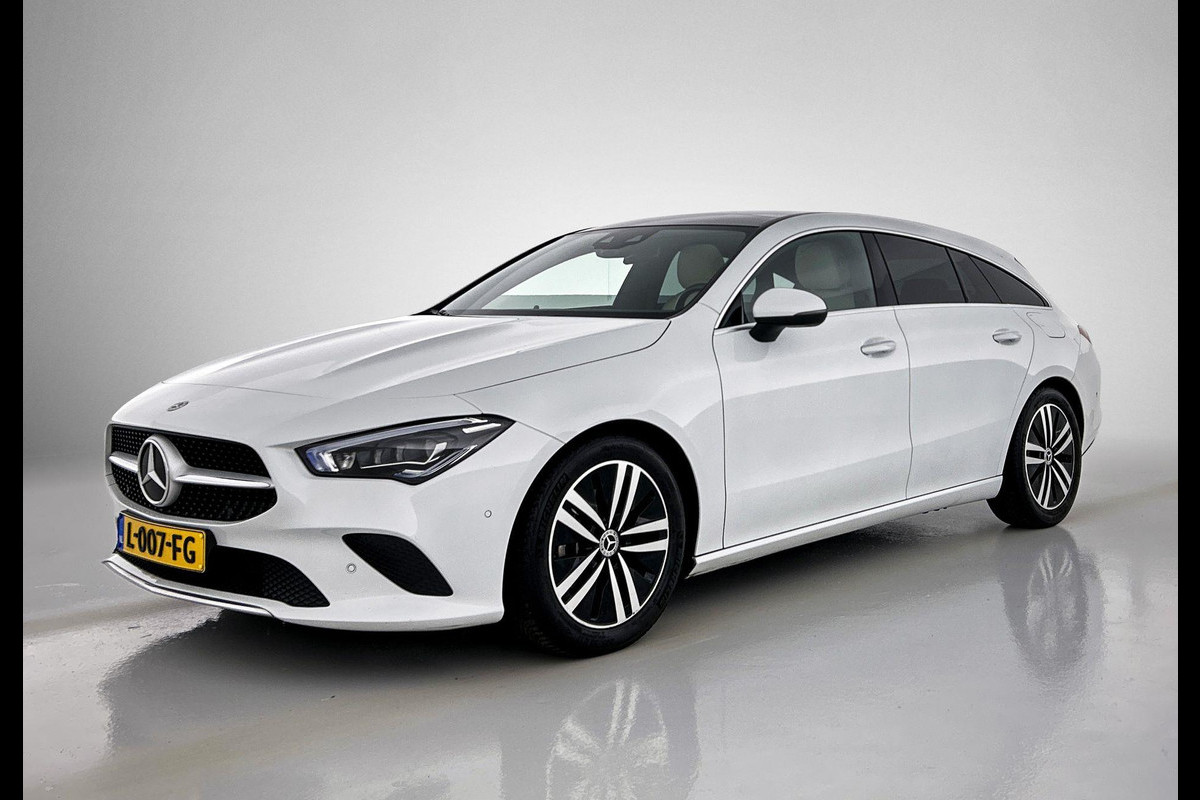 Mercedes-Benz CLA-Klasse Shooting Brake 200 Business Luxury(NL-auto, 1e Eig, Dealer OnderH, Panorama, SfeerV, Trekhaak, Etc) Mercedes-Benz CLA-Klasse Shooting Brake 200 Business Luxury(NL-auto, 1e Eig, Dealer OnderH, Panorama, SfeerV, Trekhaak, Etc)