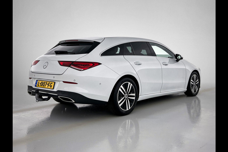 Mercedes-Benz CLA-Klasse Shooting Brake 200 Business Luxury(NL-auto, 1e Eig, Dealer OnderH, Panorama, SfeerV, Trekhaak, Etc)