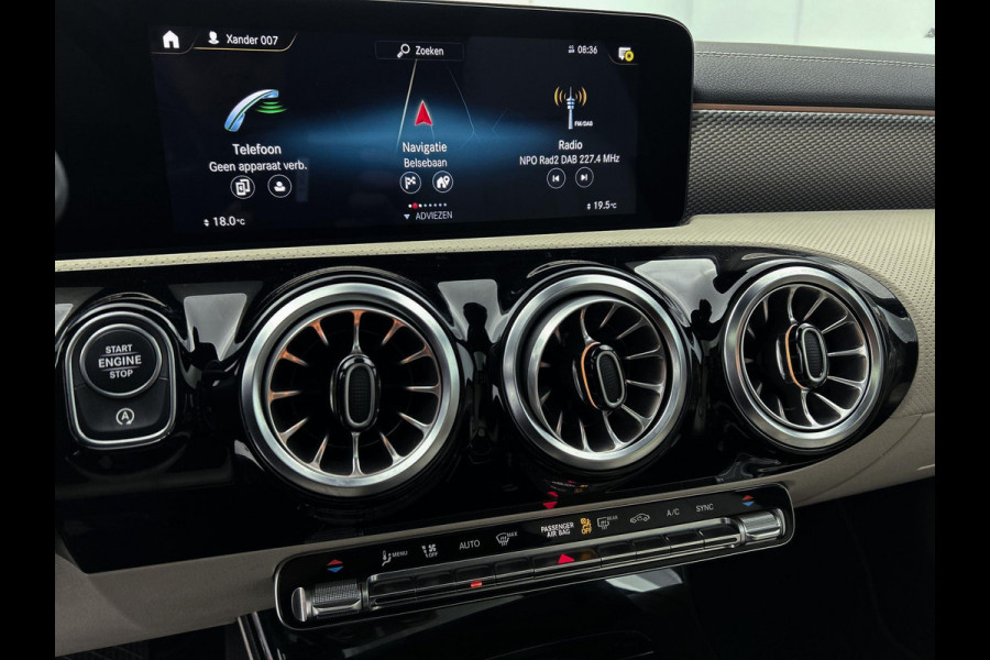 Mercedes-Benz CLA-Klasse Shooting Brake 200 Business Luxury(NL-auto, 1e Eig, Dealer OnderH, Panorama, SfeerV, Trekhaak, Etc)