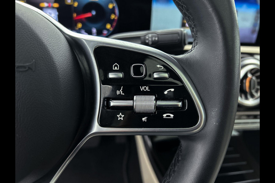 Mercedes-Benz CLA-Klasse Shooting Brake 200 Business Luxury(NL-auto, 1e Eig, Dealer OnderH, Panorama, SfeerV, Trekhaak, Etc)