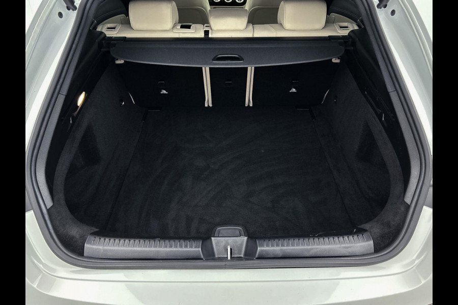 Mercedes-Benz CLA-Klasse Shooting Brake 200 Business Luxury(NL-auto, 1e Eig, Dealer OnderH, Panorama, SfeerV, Trekhaak, Etc)