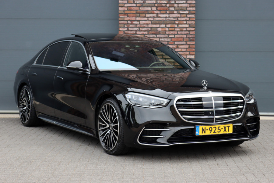 Mercedes-Benz S-Klasse 500 4MATIC Lang AMG Line Aut9 | Achterasbesturing | Luchtvering | Chauffeurspakket | Zonweringspakket | Distronic+ | Entertainment Achter | Massage | Stoelventilatie | Digital Light | HUD | Verwarmd Stuurwiel |