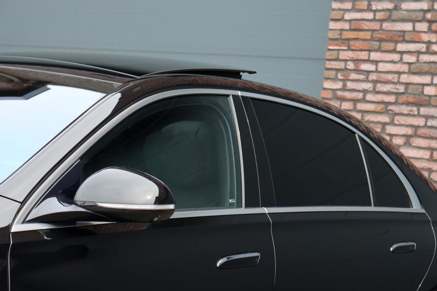 Mercedes-Benz S-Klasse 500 4MATIC Lang AMG Line Aut9 | Achterasbesturing | Luchtvering | Chauffeurspakket | Zonweringspakket | Distronic+ | Entertainment Achter | Massage | Stoelventilatie | Digital Light | HUD | Verwarmd Stuurwiel |