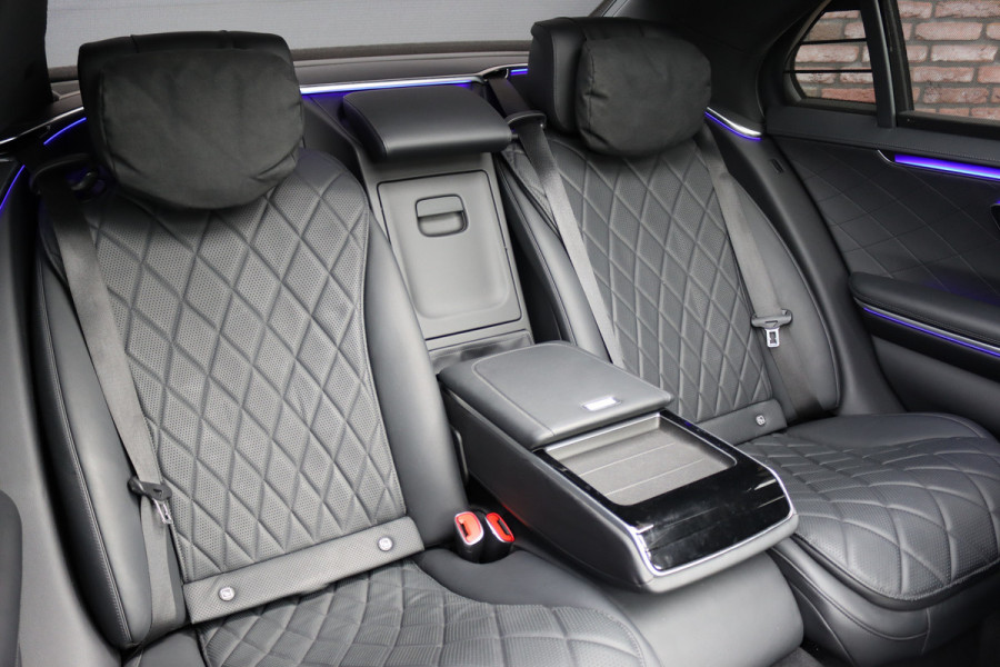 Mercedes-Benz S-Klasse 500 4MATIC Lang AMG Line Aut9 | Achterasbesturing | Luchtvering | Chauffeurspakket | Zonweringspakket | Distronic+ | Entertainment Achter | Massage | Stoelventilatie | Digital Light | HUD | Verwarmd Stuurwiel |