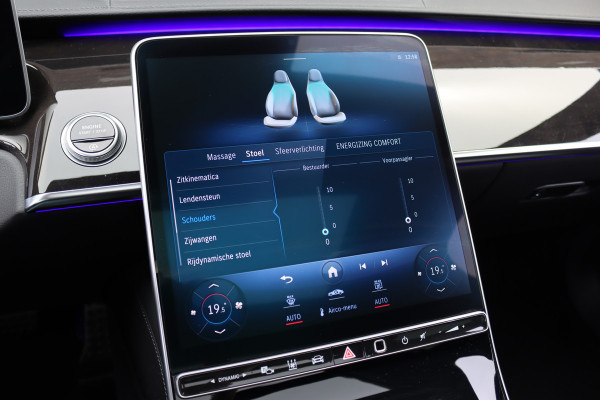 Mercedes-Benz S-Klasse 500 4MATIC Lang AMG Line Aut9 | Achterasbesturing | Luchtvering | Chauffeurspakket | Zonweringspakket | Distronic+ | Entertainment Achter | Massage | Stoelventilatie | Digital Light | HUD | Verwarmd Stuurwiel |