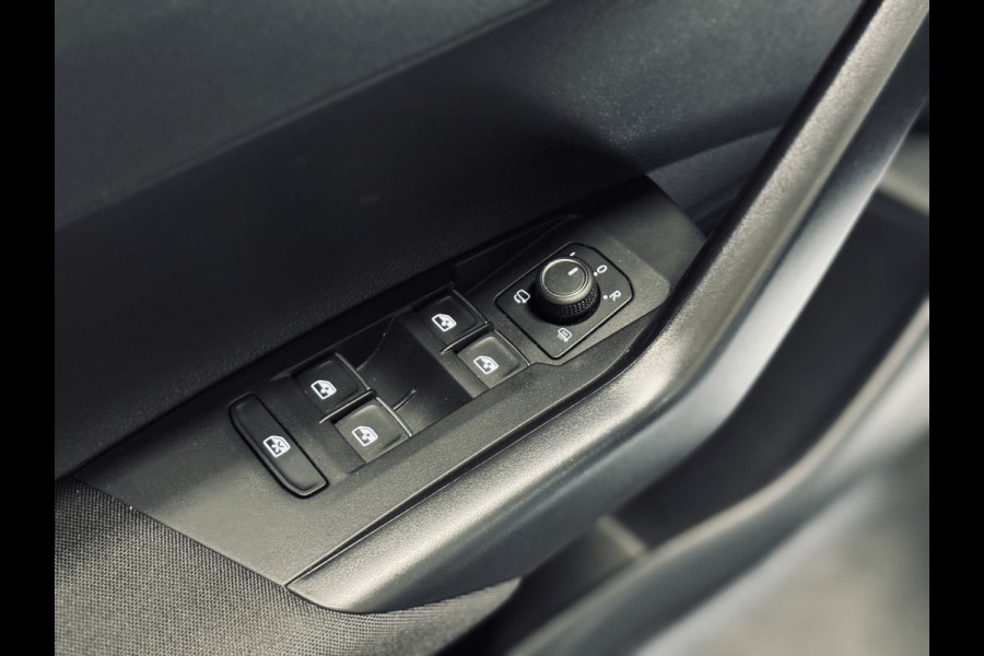 Volkswagen Taigo 1.0 TSI DSG R-Line | 18" | Virtual | Keyless | Camera