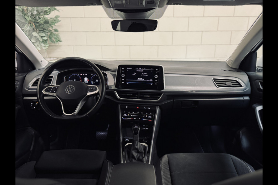 Volkswagen T-Roc 1.5 TSI DSG Style | Massage | IQ | Beats | Trekhaak