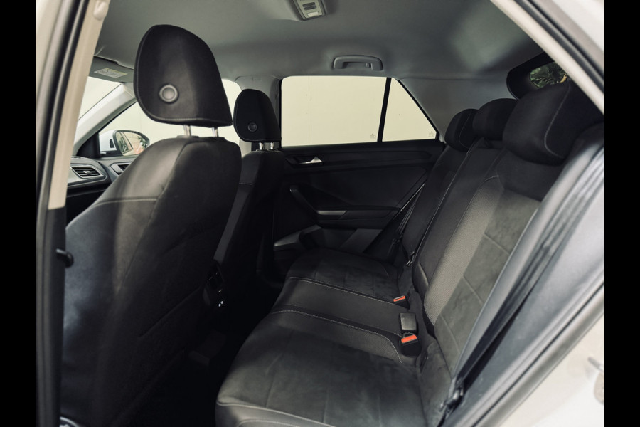 Volkswagen T-Roc 1.5 TSI DSG Style | Massage | IQ | Beats | Trekhaak