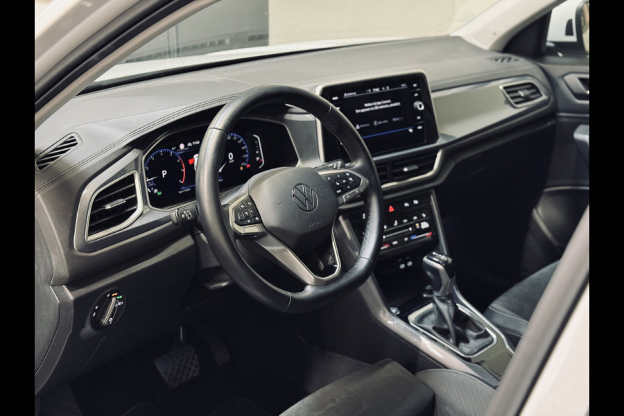 Volkswagen T-Roc 1.5 TSI DSG Style | Massage | IQ | Beats | Trekhaak