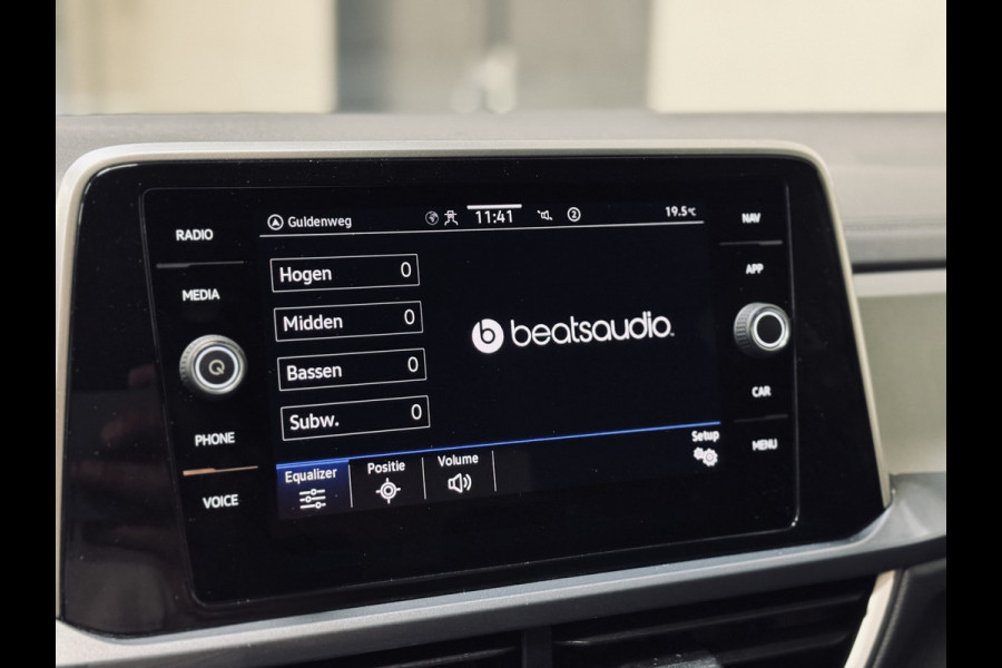 Volkswagen T-Roc 1.5 TSI DSG Style | Massage | IQ | Beats | Trekhaak