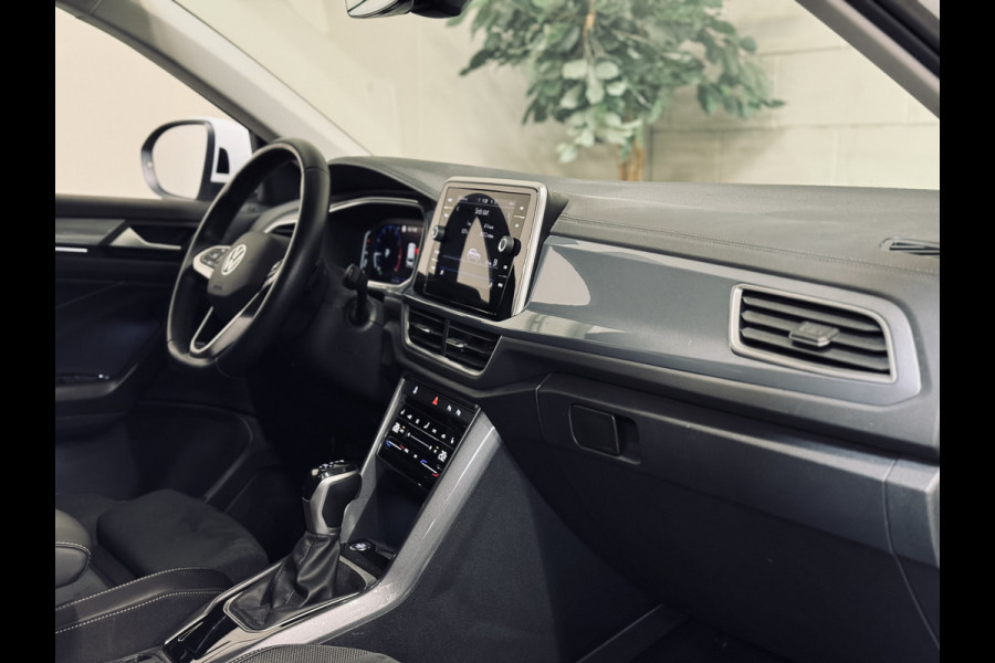 Volkswagen T-Roc 1.5 TSI DSG Style | Massage | IQ | Beats | Trekhaak