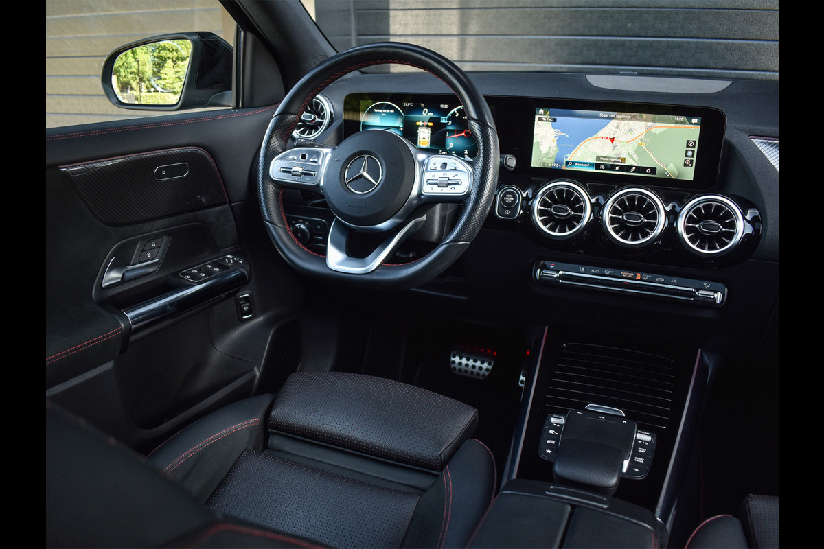 Mercedes-Benz GLA 200 AMG LINE EDITION ONE | PANORAMADAK | CAMERA | FULL-LED | STOELVERWARMING | SPORTSTOEL | CARBON INLEG | AMBIANCE INTERIEUR | Mercedes-Benz GLA 200 AMG LINE EDITION ONE | PANORAMADAK | CAMERA | FULL-LED | STOELVERWARMING | SPORTSTOEL | CARBON INLEG | AMBIANCE INTERIEUR |