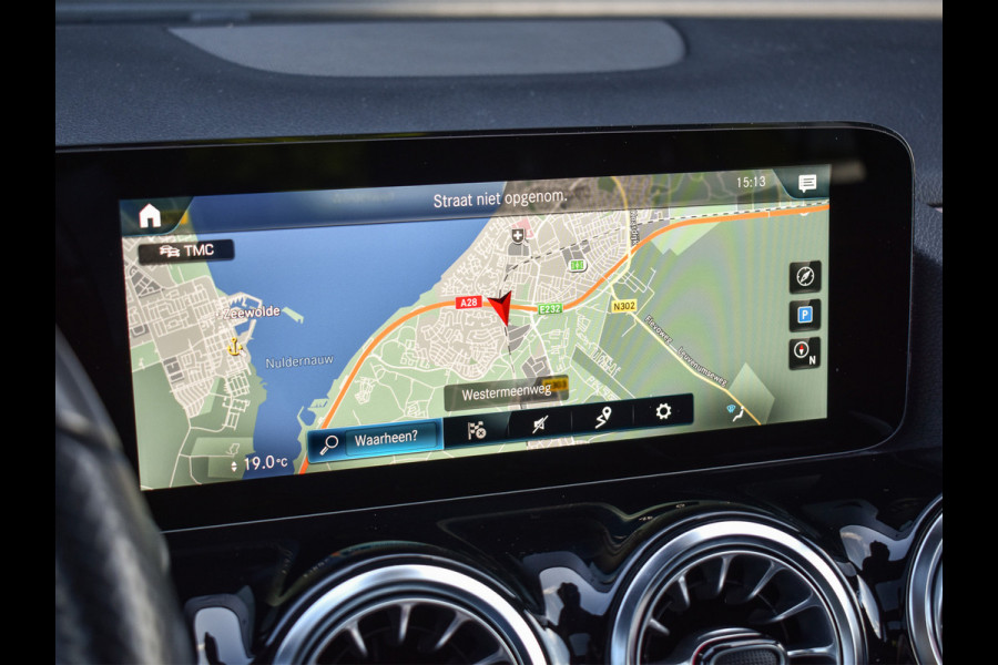 Mercedes-Benz GLA 200 AMG LINE EDITION ONE | PANORAMADAK | CAMERA | FULL-LED | STOELVERWARMING | SPORTSTOEL | CARBON INLEG | AMBIANCE INTERIEUR |