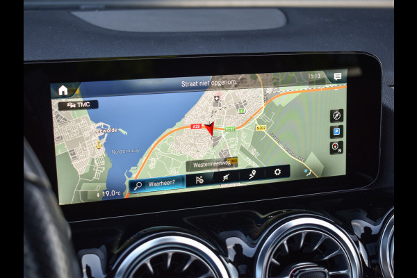 Mercedes-Benz GLA 200 AMG LINE EDITION ONE | PANORAMADAK | CAMERA | FULL-LED | STOELVERWARMING | SPORTSTOEL | CARBON INLEG | AMBIANCE INTERIEUR |