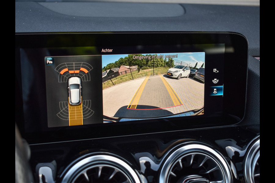 Mercedes-Benz GLA 200 AMG LINE EDITION ONE | PANORAMADAK | CAMERA | FULL-LED | STOELVERWARMING | SPORTSTOEL | CARBON INLEG | AMBIANCE INTERIEUR |