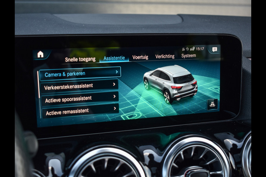 Mercedes-Benz GLA 200 AMG LINE EDITION ONE | PANORAMADAK | CAMERA | FULL-LED | STOELVERWARMING | SPORTSTOEL | CARBON INLEG | AMBIANCE INTERIEUR |