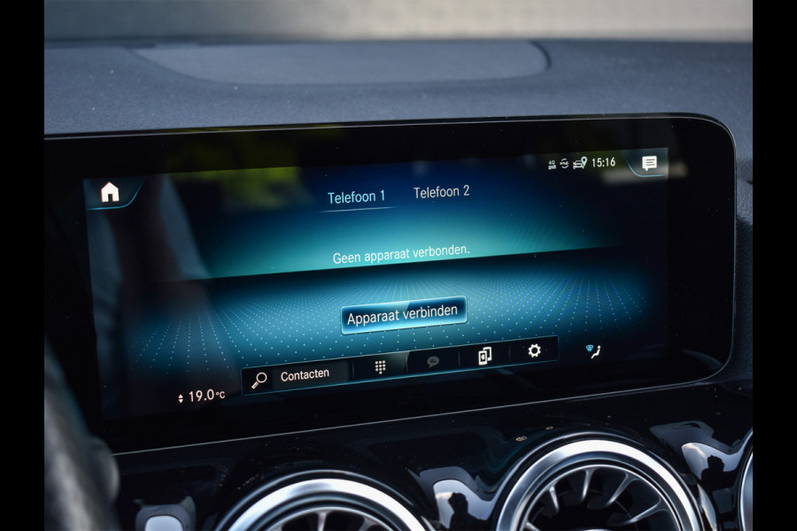 Mercedes-Benz GLA 200 AMG LINE EDITION ONE | PANORAMADAK | CAMERA | FULL-LED | STOELVERWARMING | SPORTSTOEL | CARBON INLEG | AMBIANCE INTERIEUR |