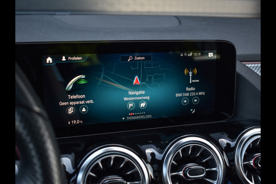 Mercedes-Benz GLA 200 AMG LINE EDITION ONE | PANORAMADAK | CAMERA | FULL-LED | STOELVERWARMING | SPORTSTOEL | CARBON INLEG | AMBIANCE INTERIEUR |