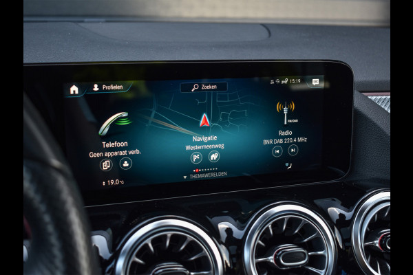 Mercedes-Benz GLA 200 AMG LINE EDITION ONE | PANORAMADAK | CAMERA | FULL-LED | STOELVERWARMING | SPORTSTOEL | CARBON INLEG | AMBIANCE INTERIEUR |