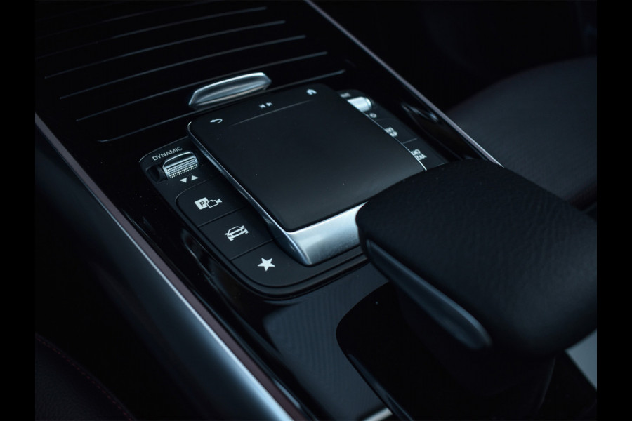 Mercedes-Benz GLA 200 AMG LINE EDITION ONE | PANORAMADAK | CAMERA | FULL-LED | STOELVERWARMING | SPORTSTOEL | CARBON INLEG | AMBIANCE INTERIEUR |