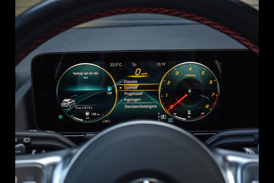 Mercedes-Benz GLA 200 AMG LINE EDITION ONE | PANORAMADAK | CAMERA | FULL-LED | STOELVERWARMING | SPORTSTOEL | CARBON INLEG | AMBIANCE INTERIEUR |