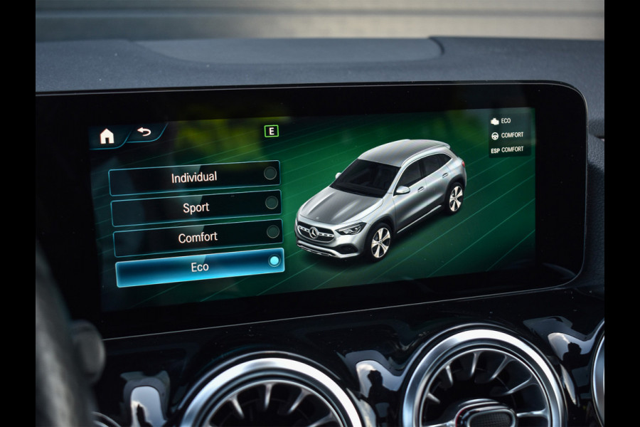 Mercedes-Benz GLA 200 AMG LINE EDITION ONE | PANORAMADAK | CAMERA | FULL-LED | STOELVERWARMING | SPORTSTOEL | CARBON INLEG | AMBIANCE INTERIEUR |